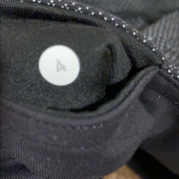 Lululemon patterned black shorts - Picture 4 of 4